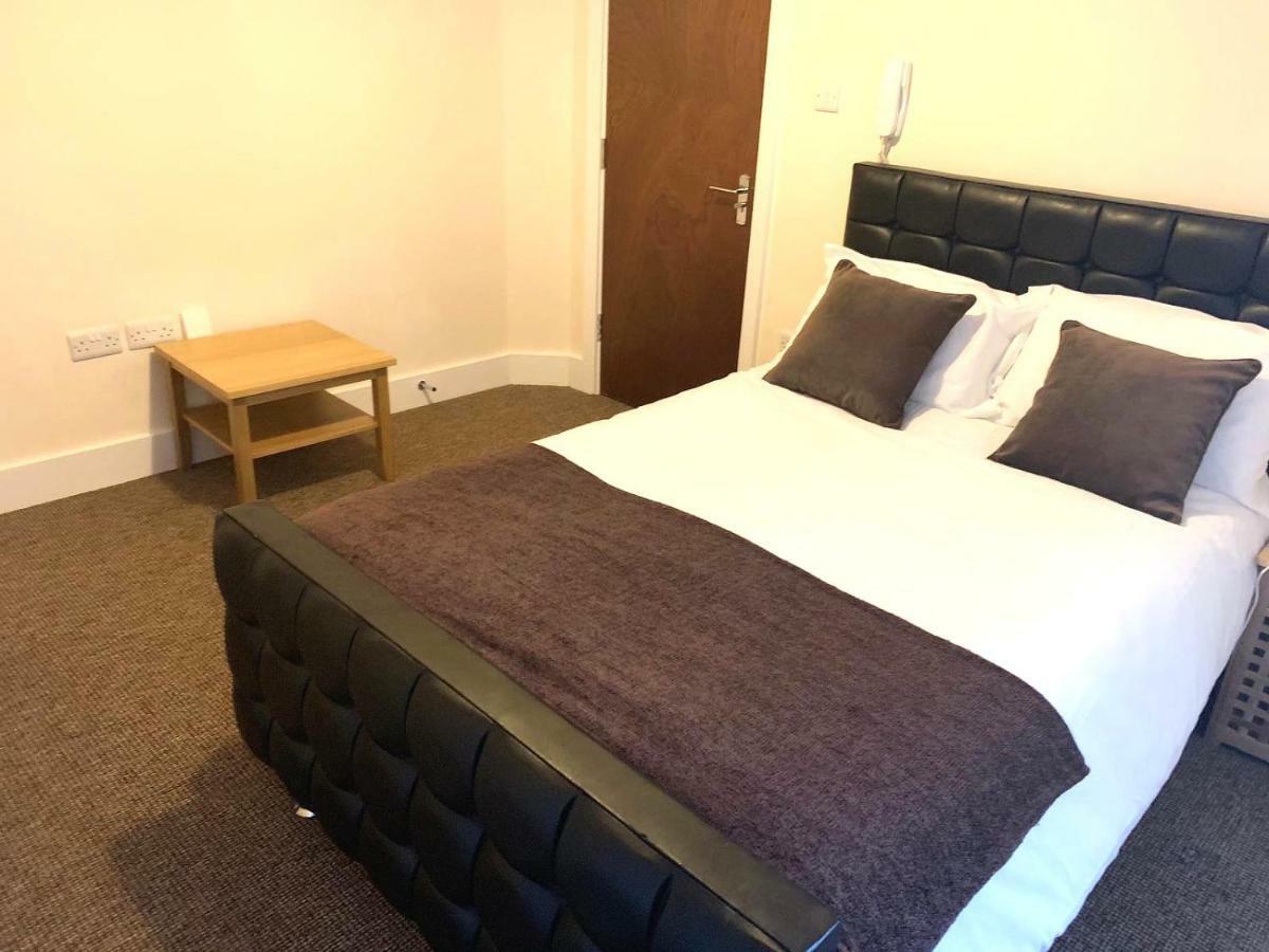 Serviced Accommodations Лутън Екстериор снимка